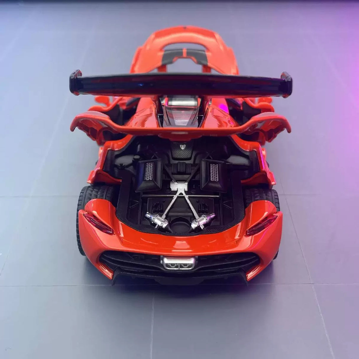 Koenigsegg 2021 Jesko Attack orange 1:32 – pressgjuten visningsmodell