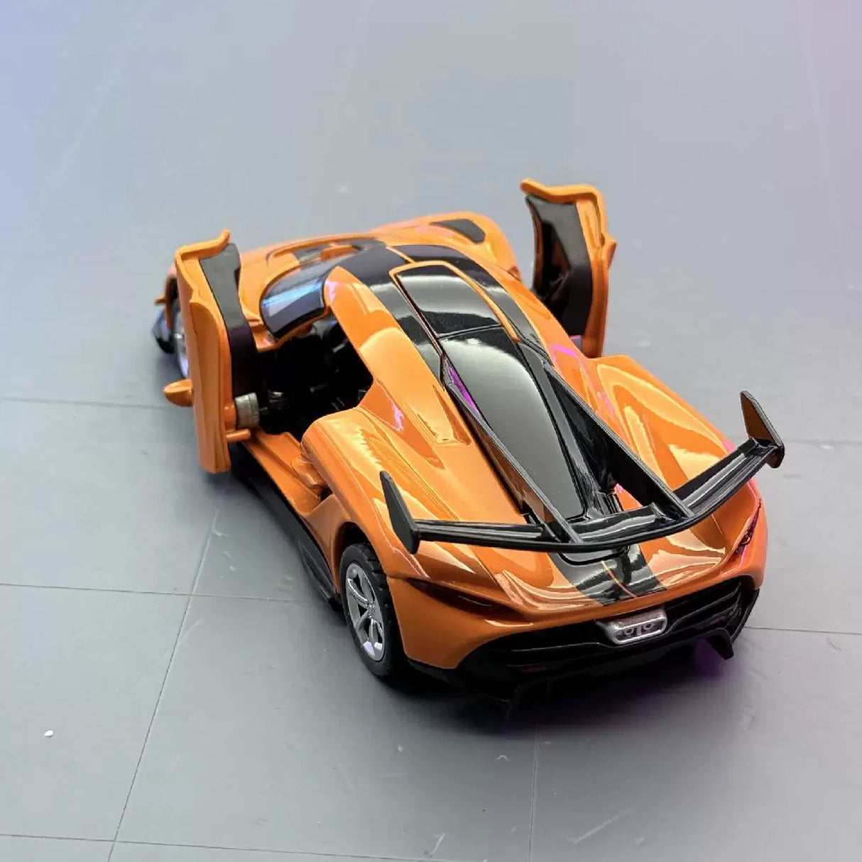 Koenigsegg 2021 Jesko Attack gul 1:32 – pressgjuten visningsmodell