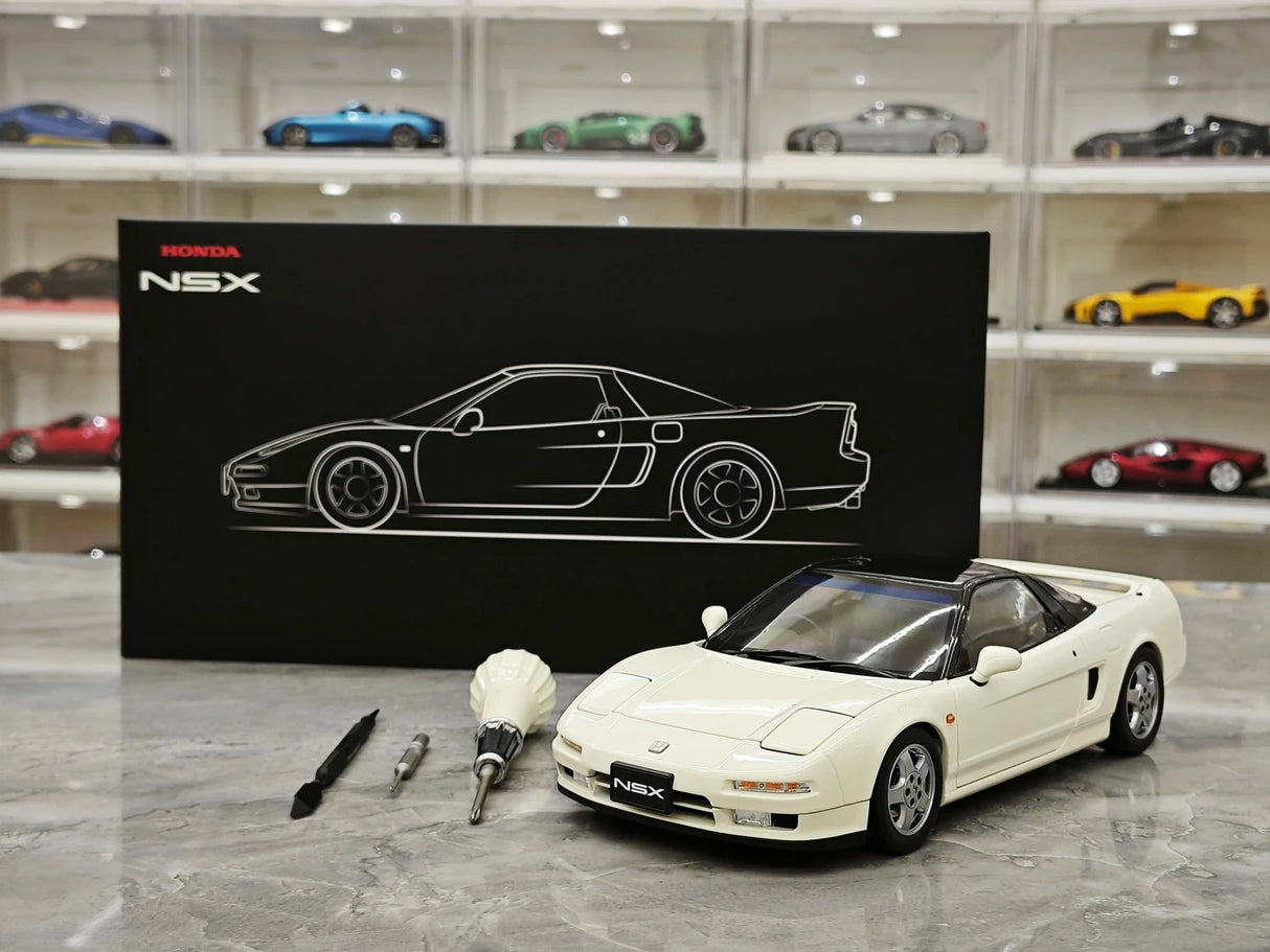 LCD Honda 1990 NSX NA1 White 1:18 – samlarobjekt i gjutet modell av gjutna metall