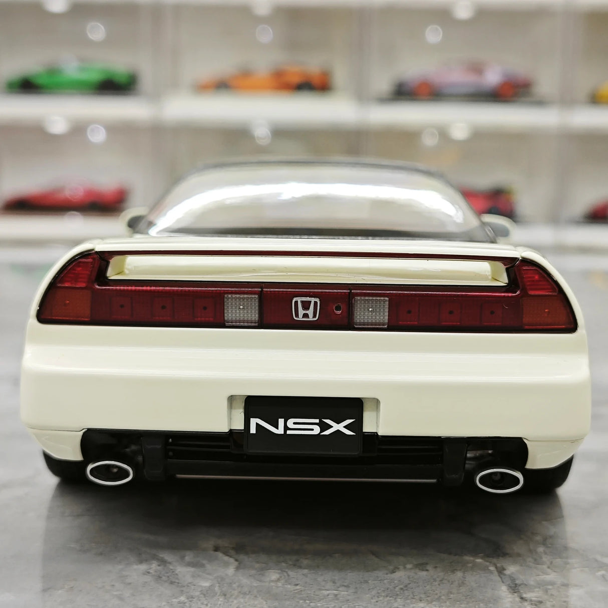 LCD Honda 1990 NSX NA1 White 1:18 – samlarobjekt i gjutet modell av gjutna metall