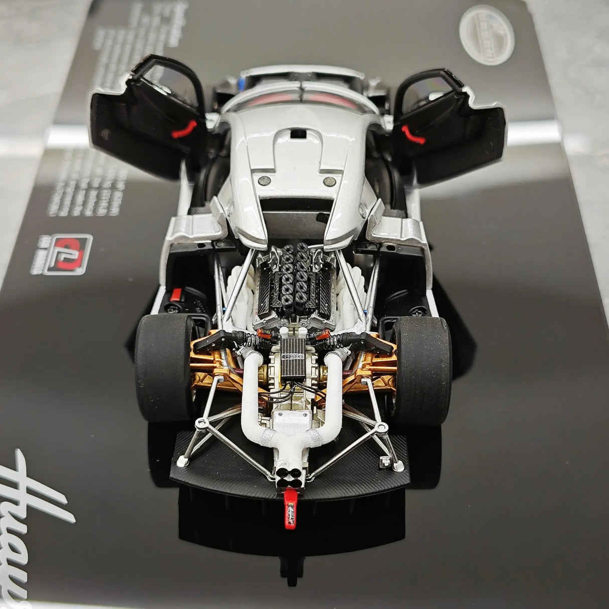 LCD Pagani 2021 Huayra R Silver 1:43 – Keräilyesine valuvalumalli