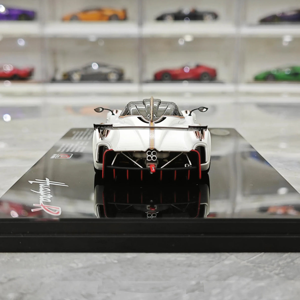 LCD Pagani 2021 Huayra R White 1:43 – コレクターズル・ダイキャストモデル ダイキャスト