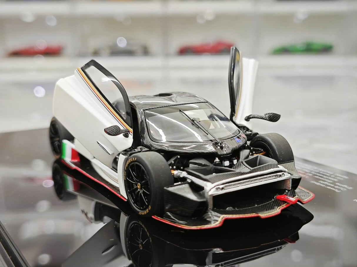 LCD Pagani 2021 Huayra R White 1:43 – コレクターズル・ダイキャストモデル ダイキャスト
