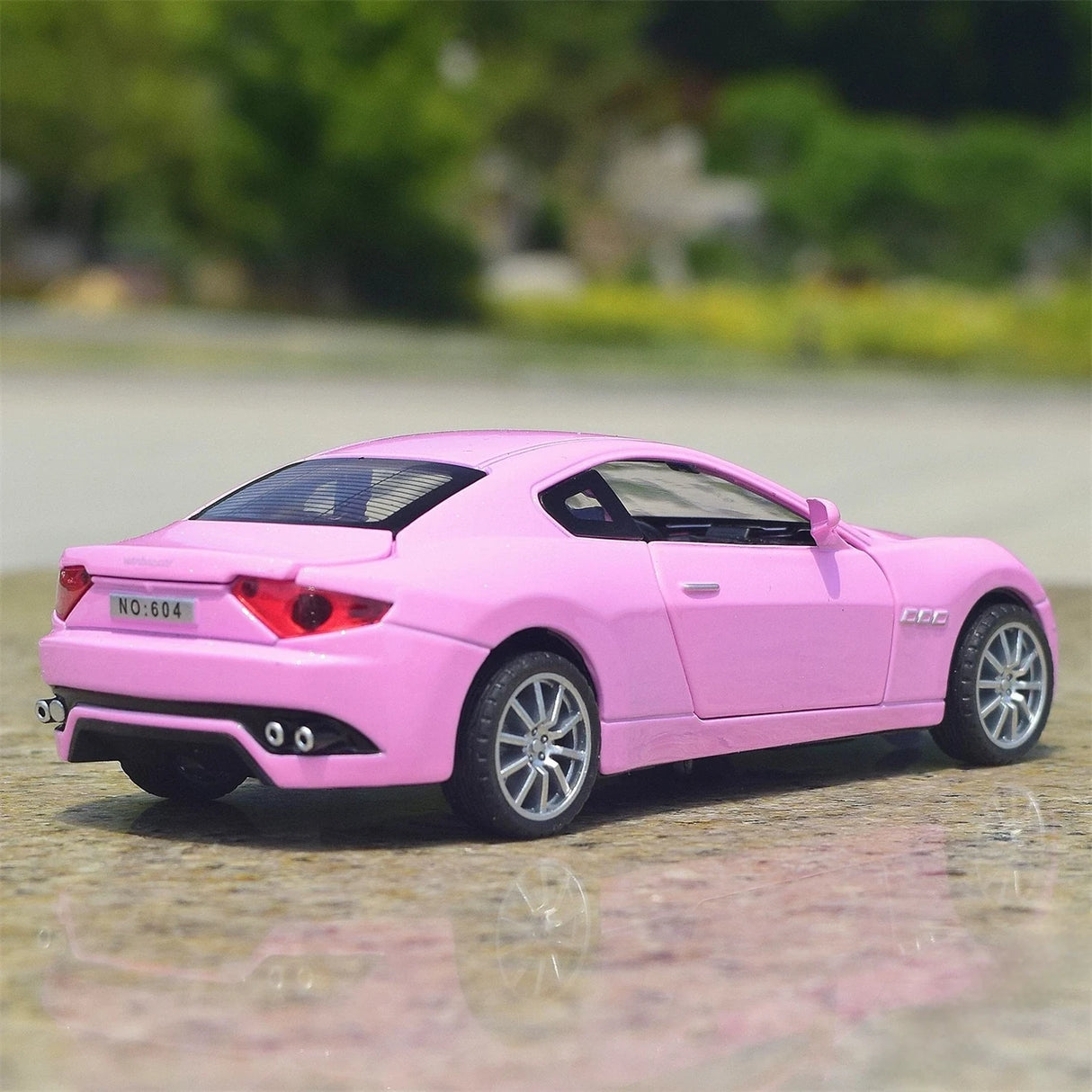 Maserati 2008 GranTurismo rosa 1:32 – pressgjuten visningsmodell
