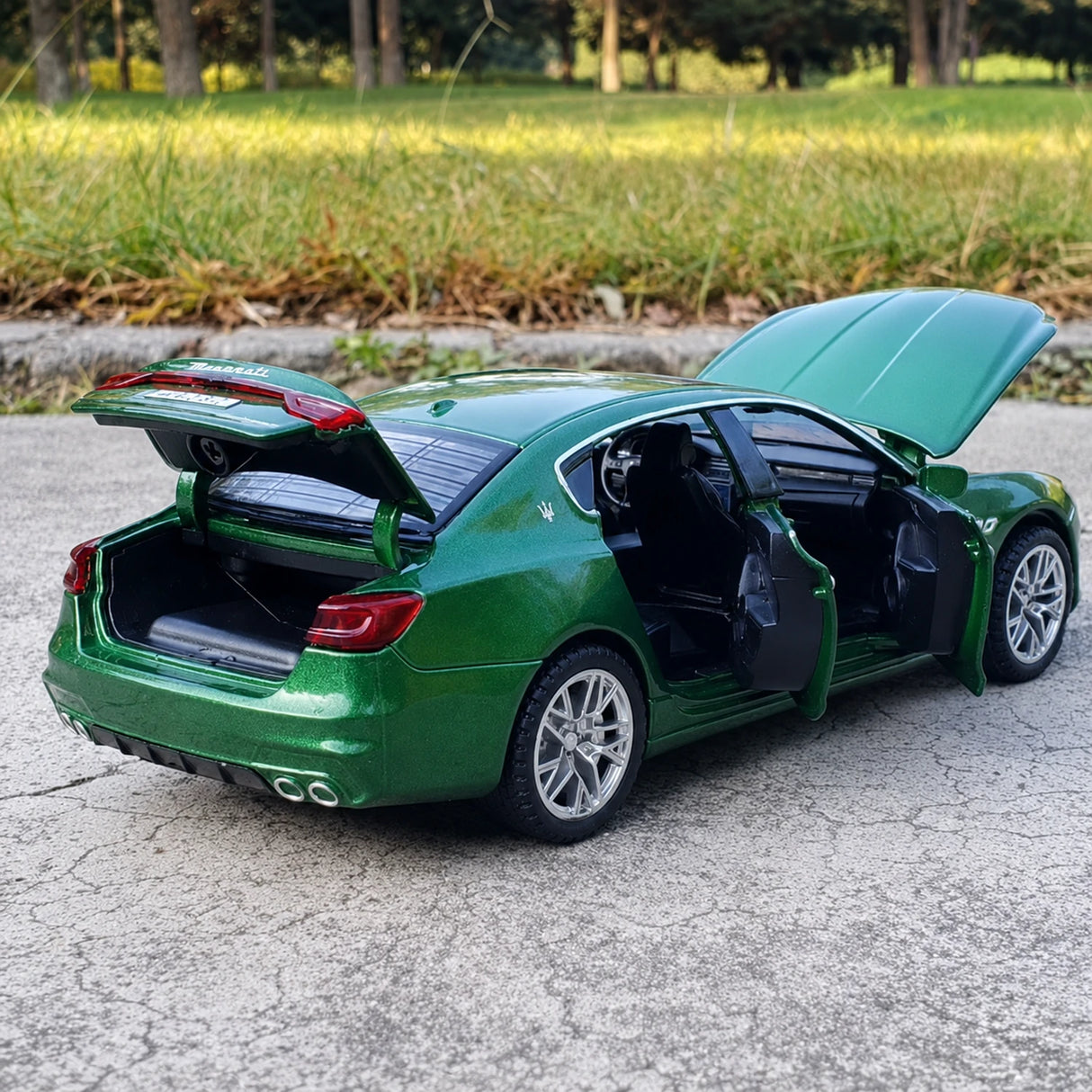 Maserati 2013 Quattroporte grön 1:32 – pressgjuten visningsmodell