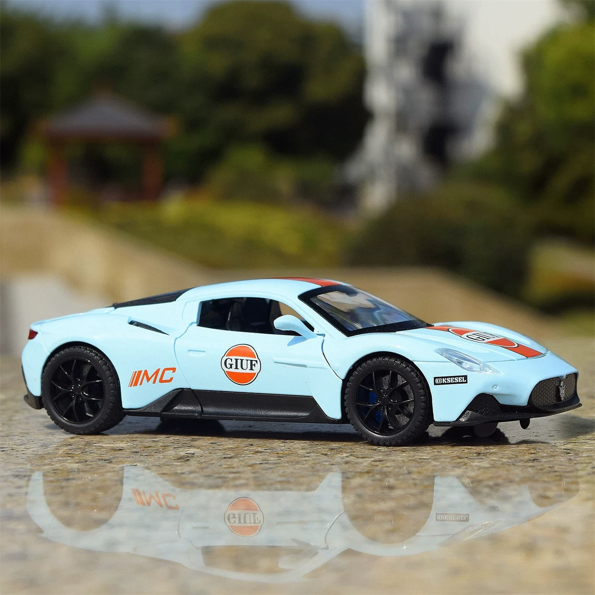 Maserati 2020 MC20 Gulf Livery 1:32 – Druckguss-Display-Modell in Druckguss