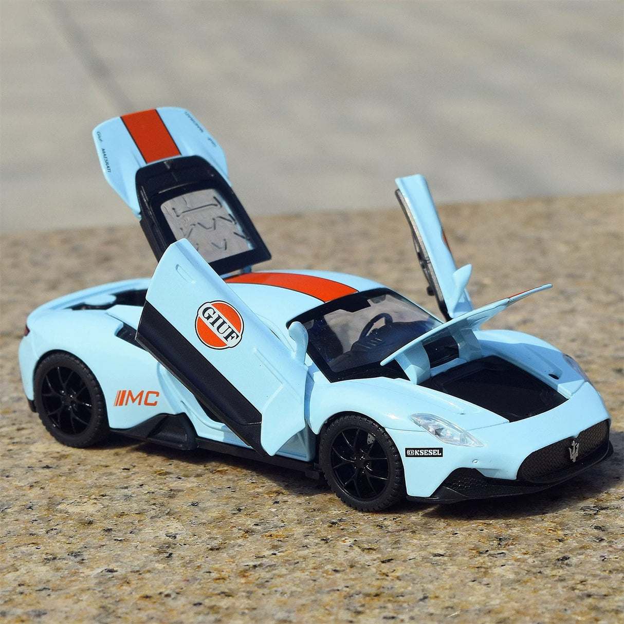 Maserati 2020 MC20 Gulf Livery 1:32 – Druckguss-Display-Modell in Druckguss