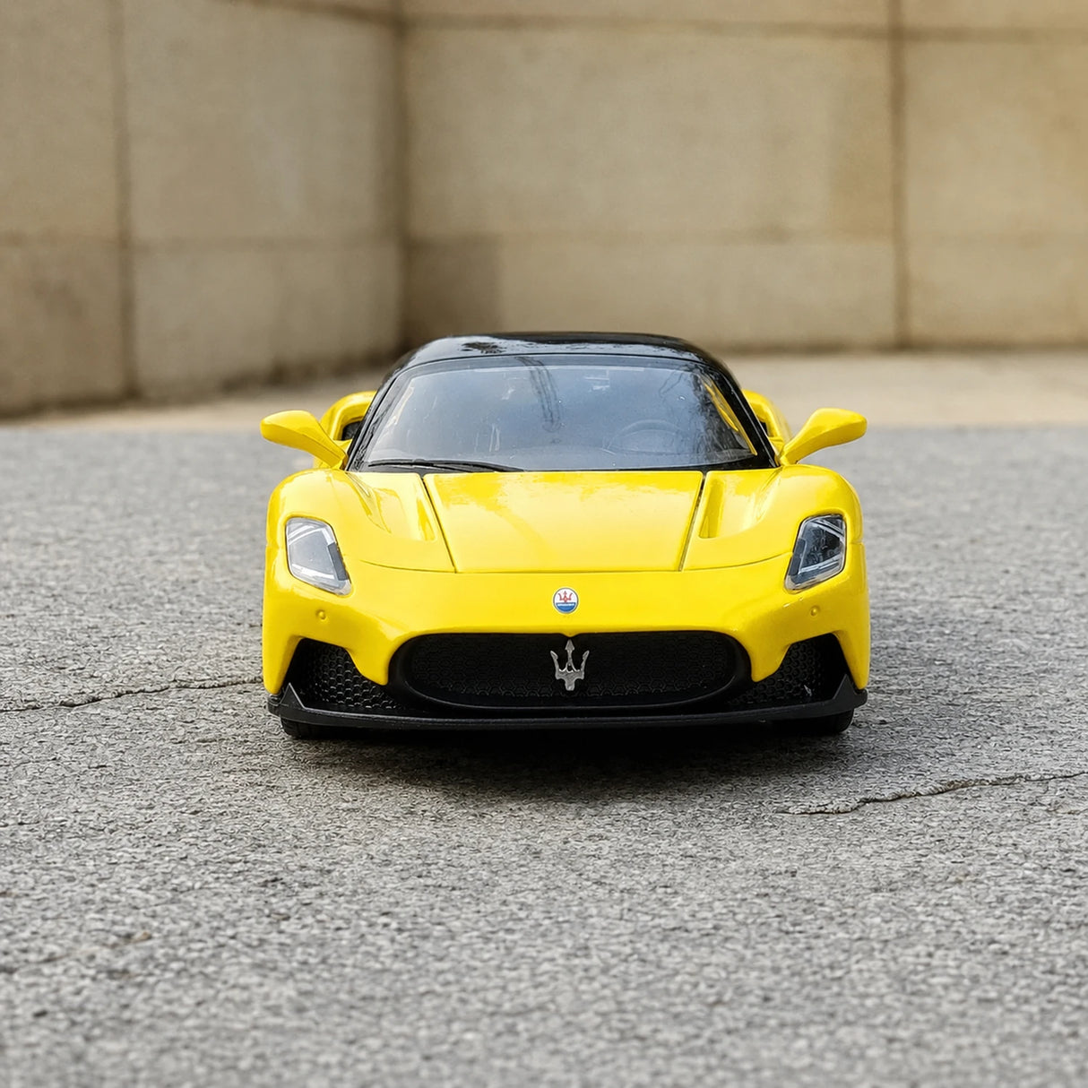 Maserati 2020 MC20 gul 1:32 – pressgjuten visningsmodell