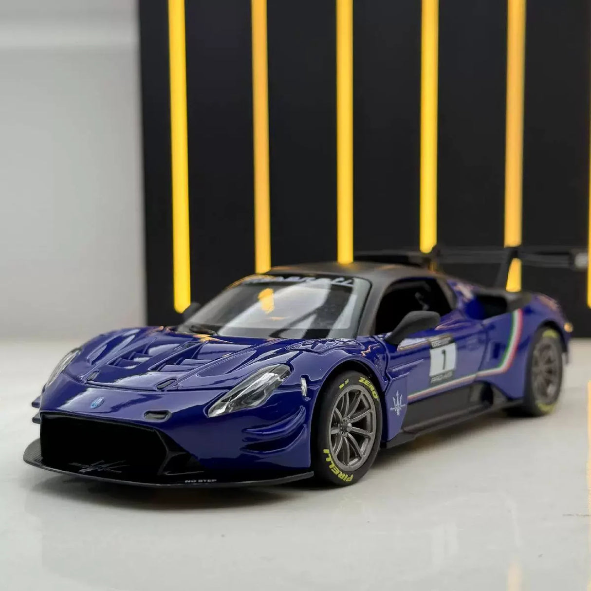 Maserati 2023 GT2 blå 1:32 – pressgjuten visningsmodell