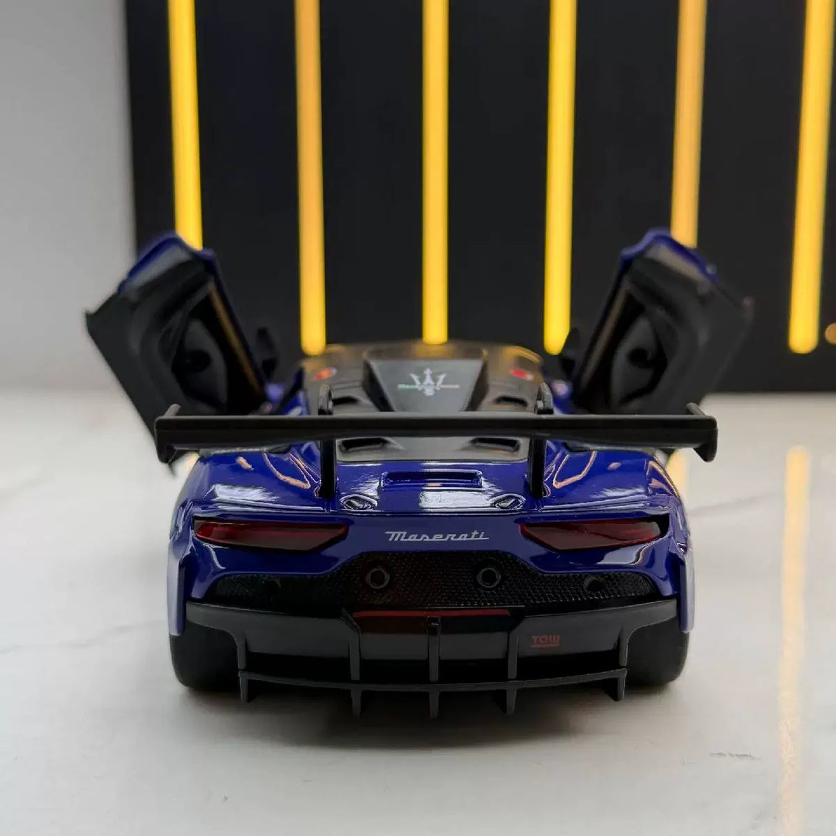 Maserati 2023 GT2 blå 1:32 – pressgjuten visningsmodell