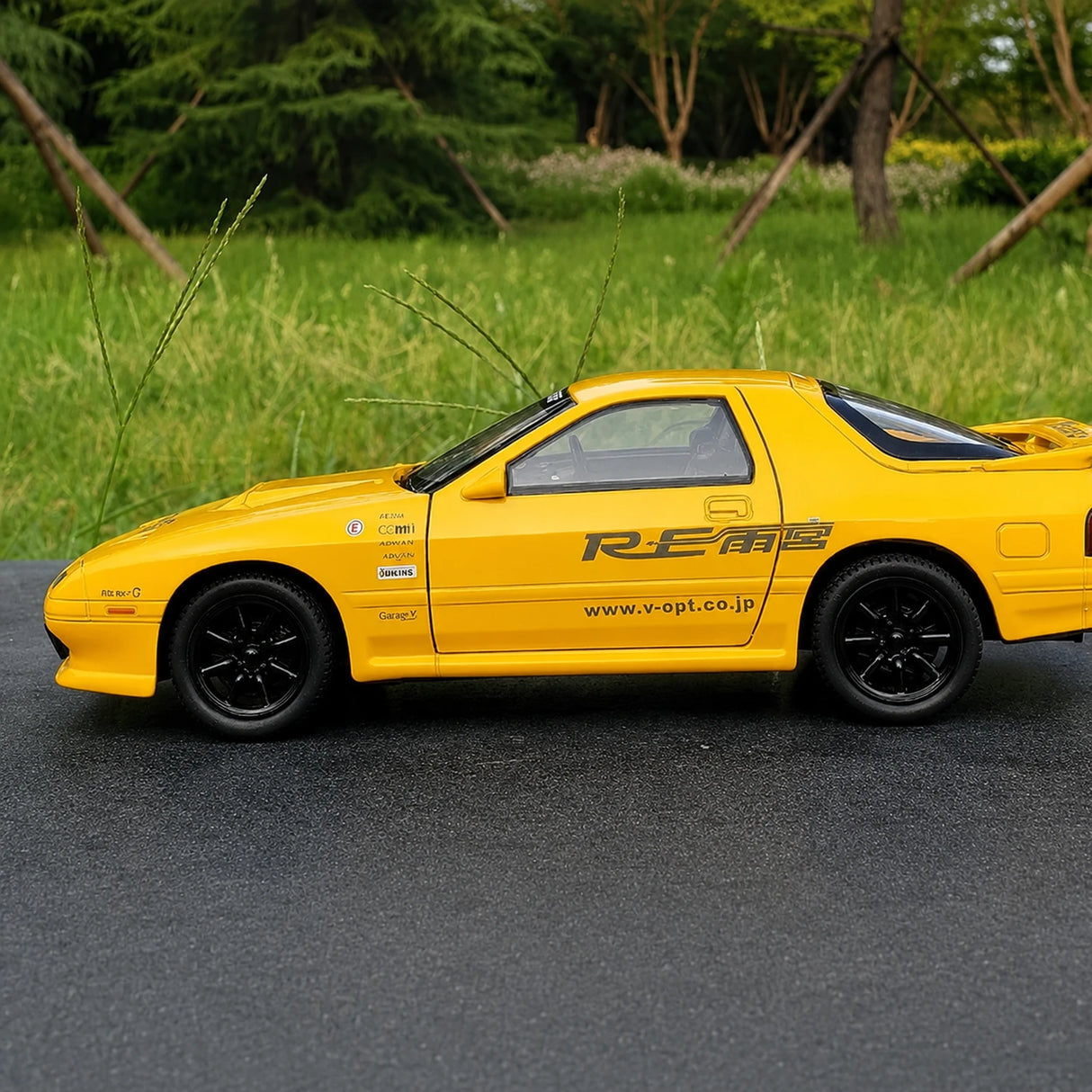Mazda 1985 RX-7 FC3S geel 1:24 – diecast displaymodel