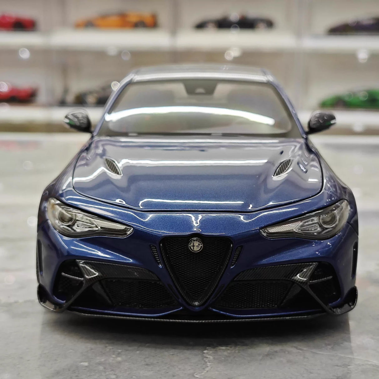MotorHelix Alfa Romeo 2021 Giulia GTAm Blue 1:18 – Modelo de Metal Fundido Colecionável