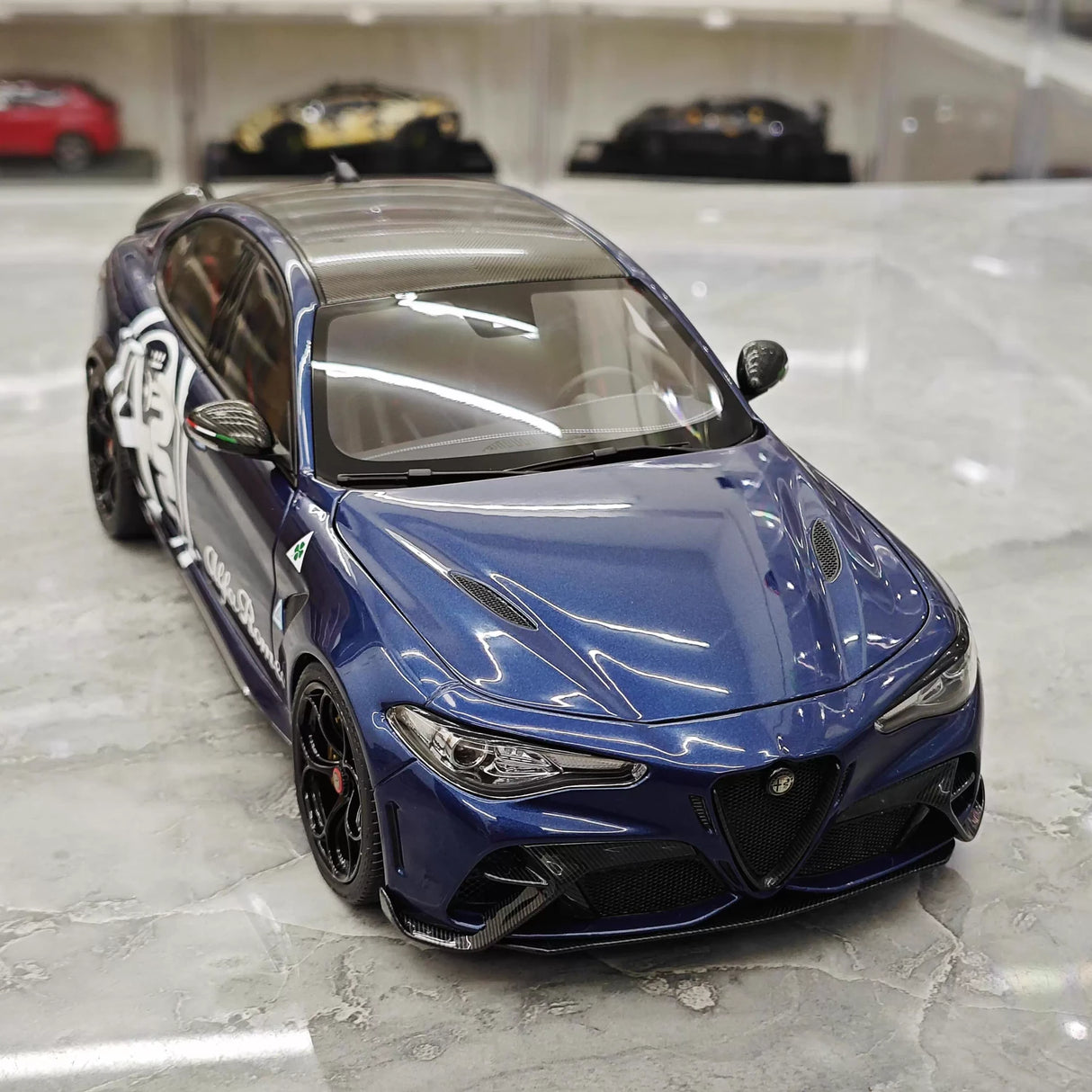 MotorHelix Alfa Romeo 2021 Giulia GTAm Blue 1:18 – Modelo de Metal Fundido Colecionável