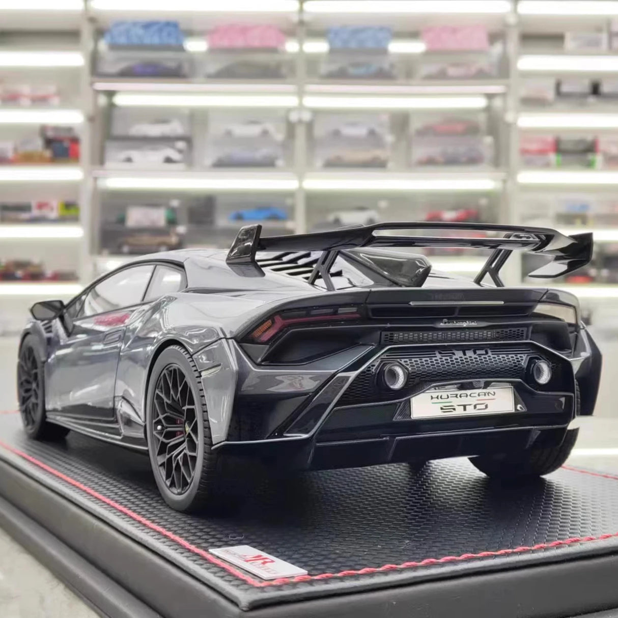 MR Collection Lamborghini 2021 Huracan STO Gray 1:18 – Collectible Resin Model Resin