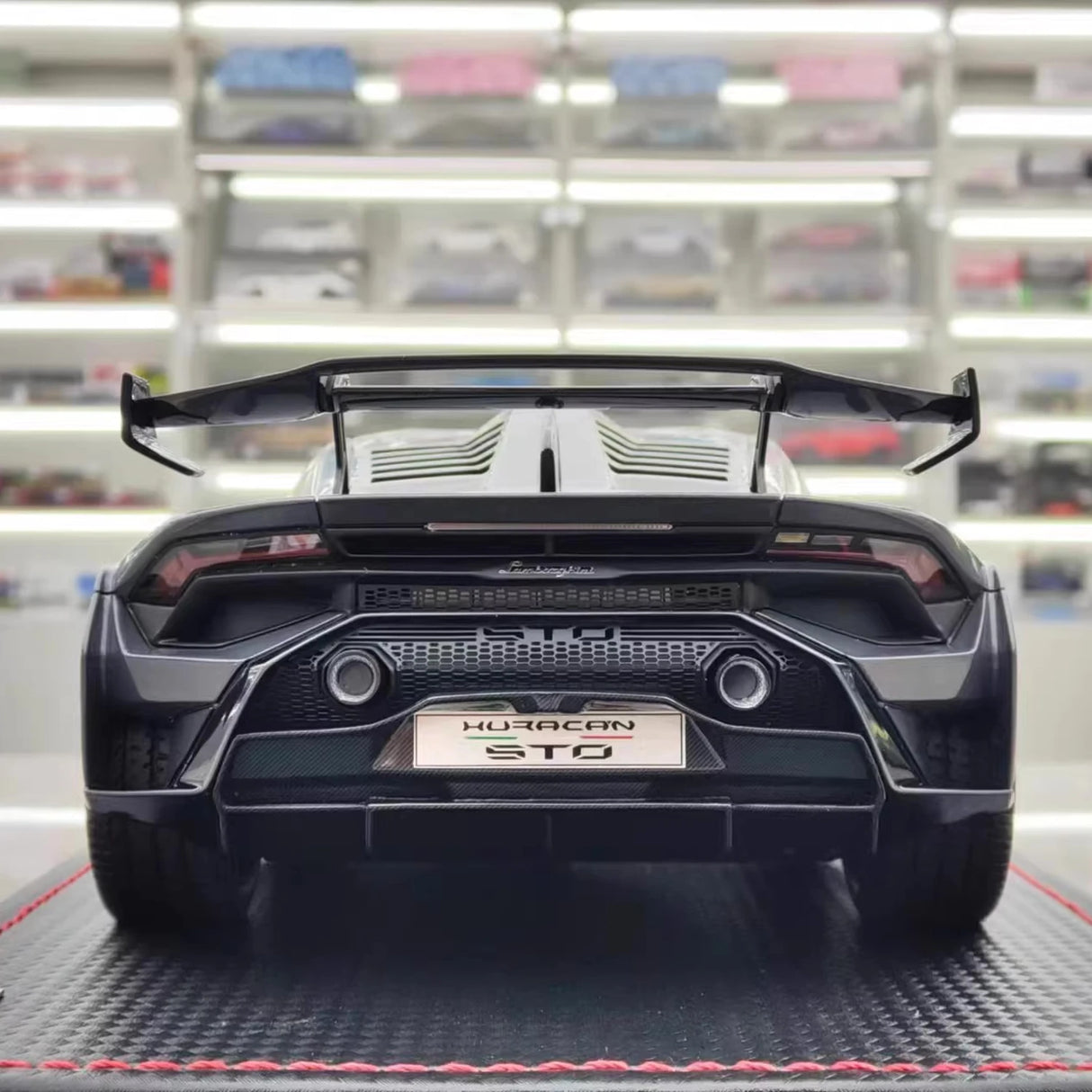 MR Collection Lamborghini 2021 Huracan STO Gray 1:18 – Collectible Resin Model Resin