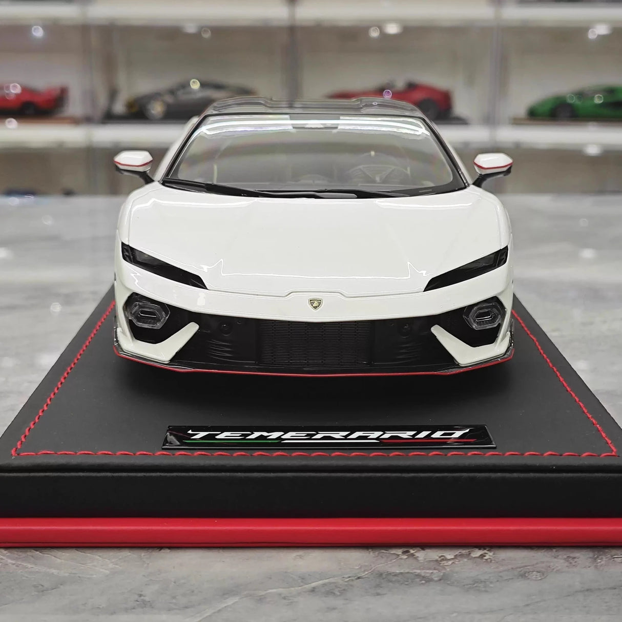 MR Kolekcja Lamborghini 2024 Temerario AP White 1:18 – kolekcjonerska żywica modelowa żywica (MR Collection)