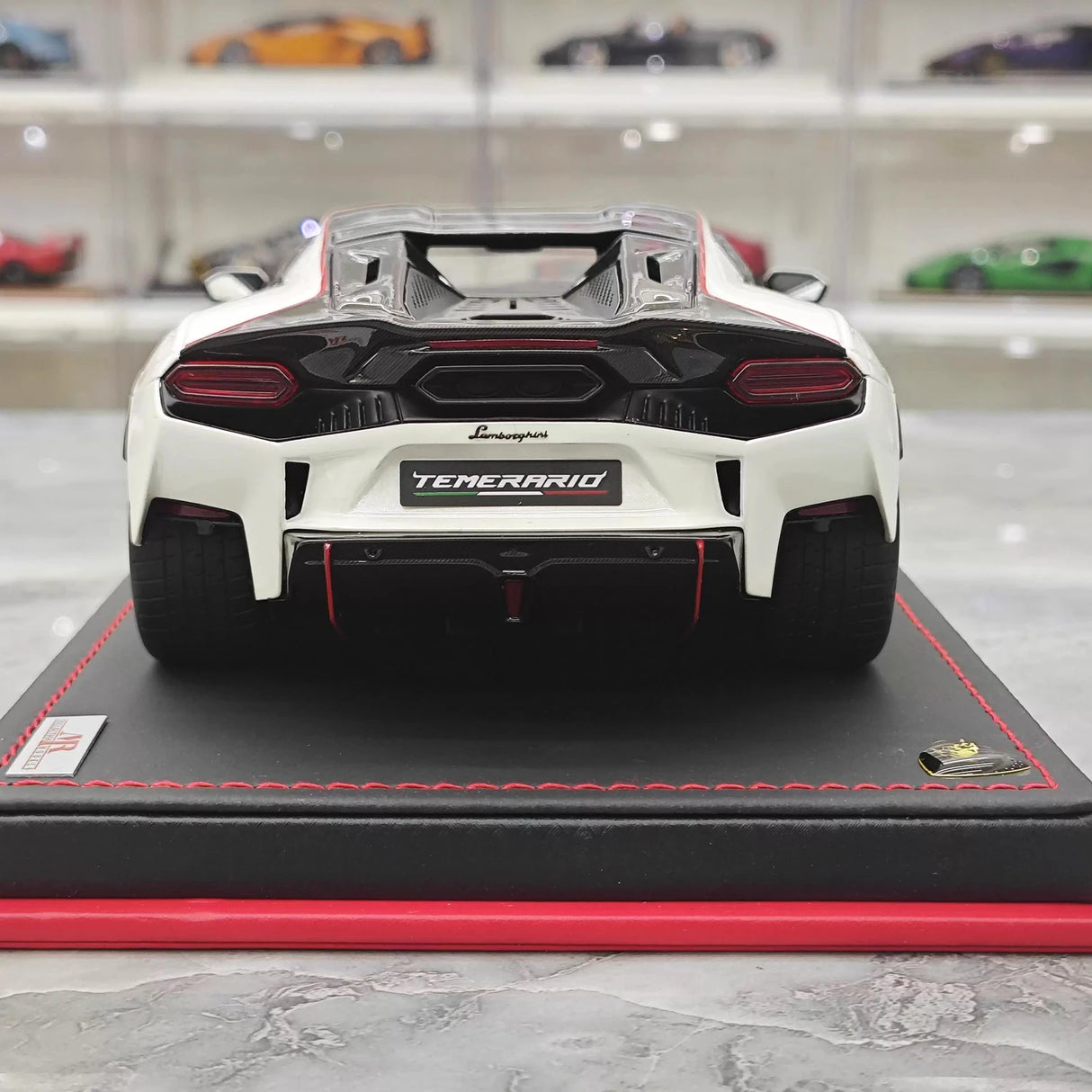 MR Kolekcja Lamborghini 2024 Temerario AP White 1:18 – kolekcjonerska żywica modelowa żywica (MR Collection)