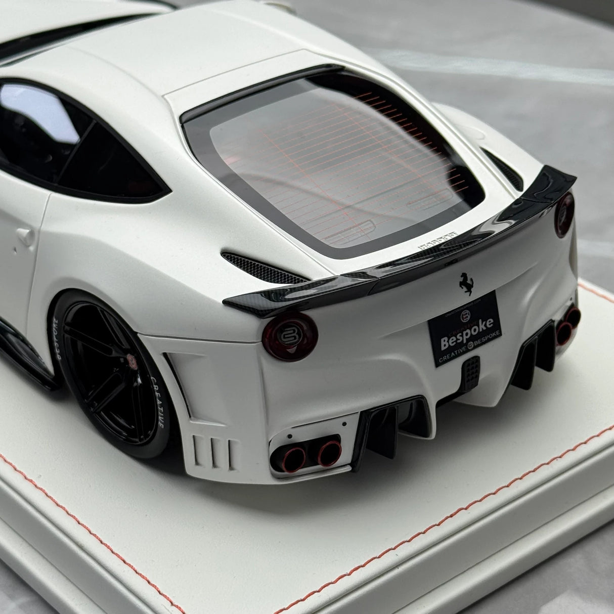 MW Modell Ferrari 2013 F12 Berlinetta Mansory Stallone White 1:18 – Sammelobjekt-Resin-Modellharz