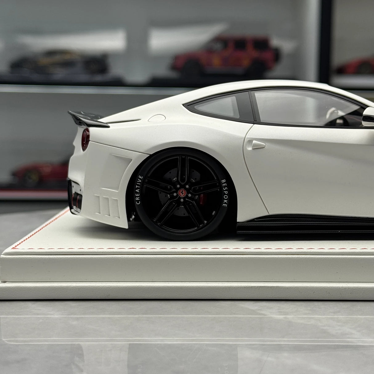 MW Modell Ferrari 2013 F12 Berlinetta Mansory Stallone White 1:18 – Sammelobjekt-Resin-Modellharz