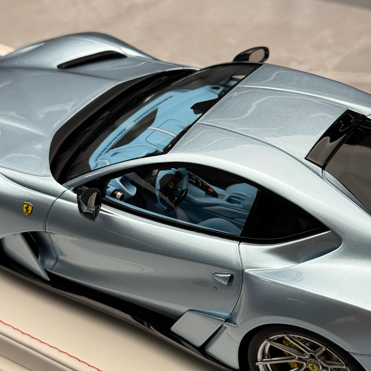 MW Modell Ferrari 2019 812 Superfast Novitec N-Largo Ice Blue 1:18 – Sammelobjekt-Harz-Modellharz