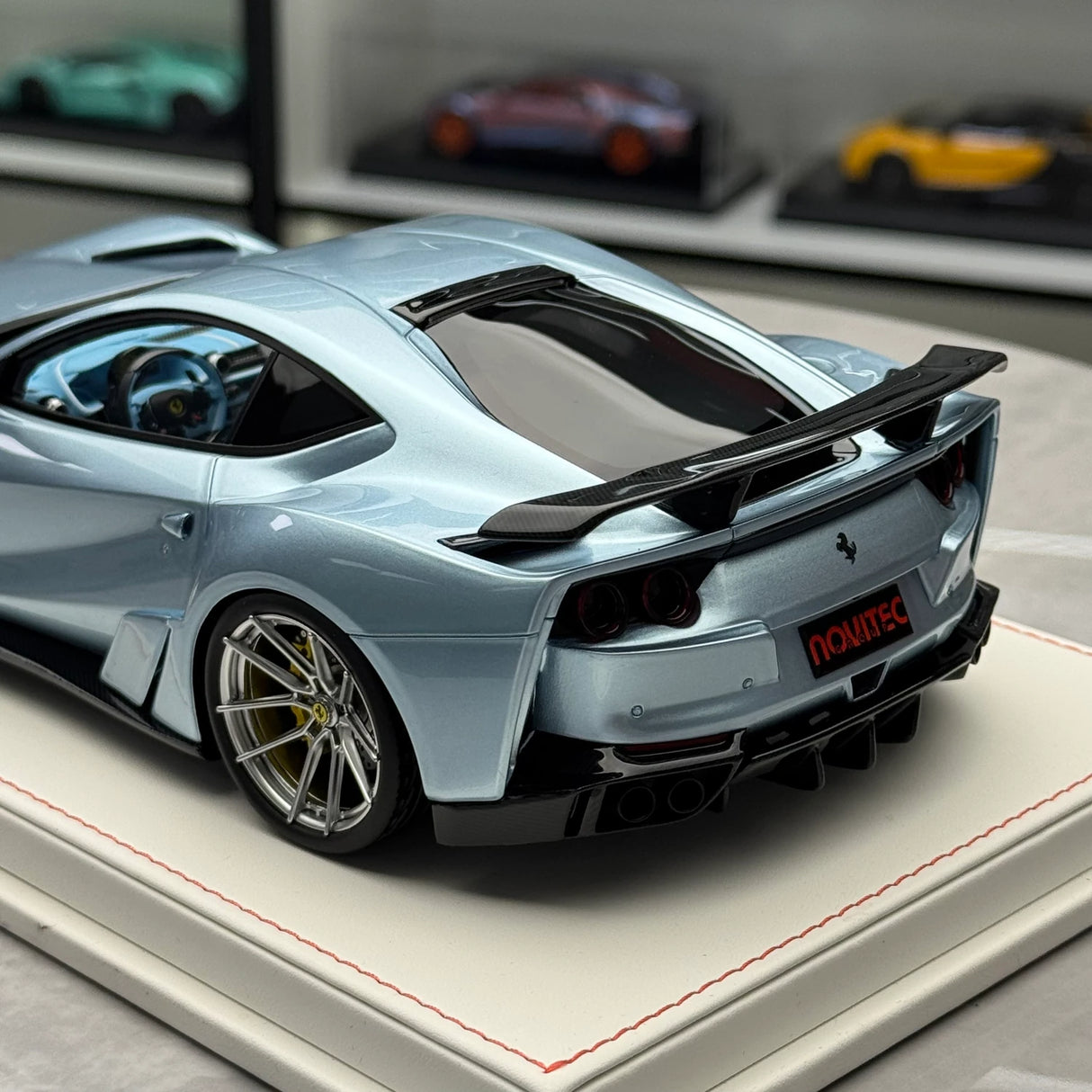 MW Modell Ferrari 2019 812 Superfast Novitec N-Largo Ice Blue 1:18 – Sammelobjekt-Harz-Modellharz
