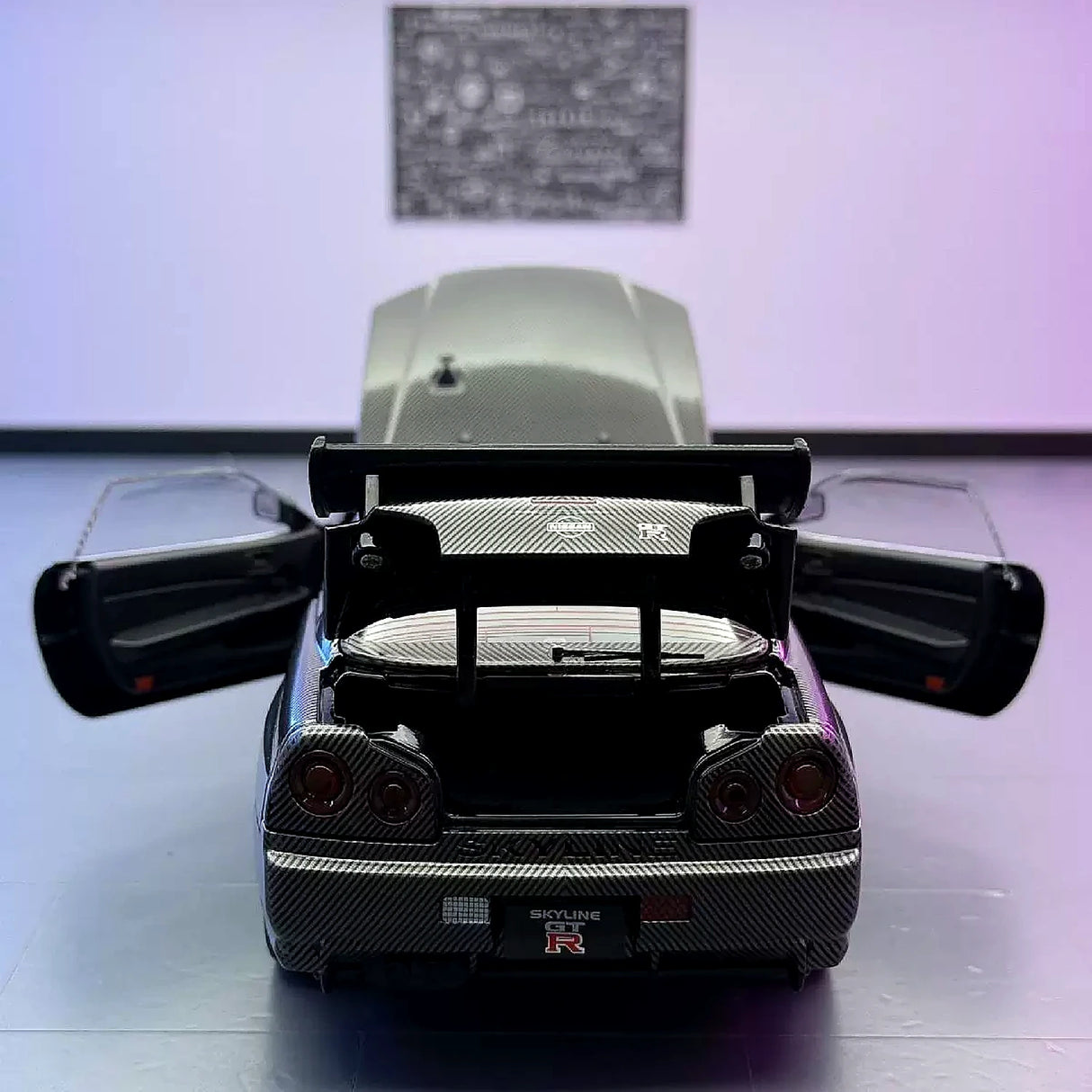 Nissan 1999 Skyline GT-R R34 zwart 1:24 – diecast displaymodel