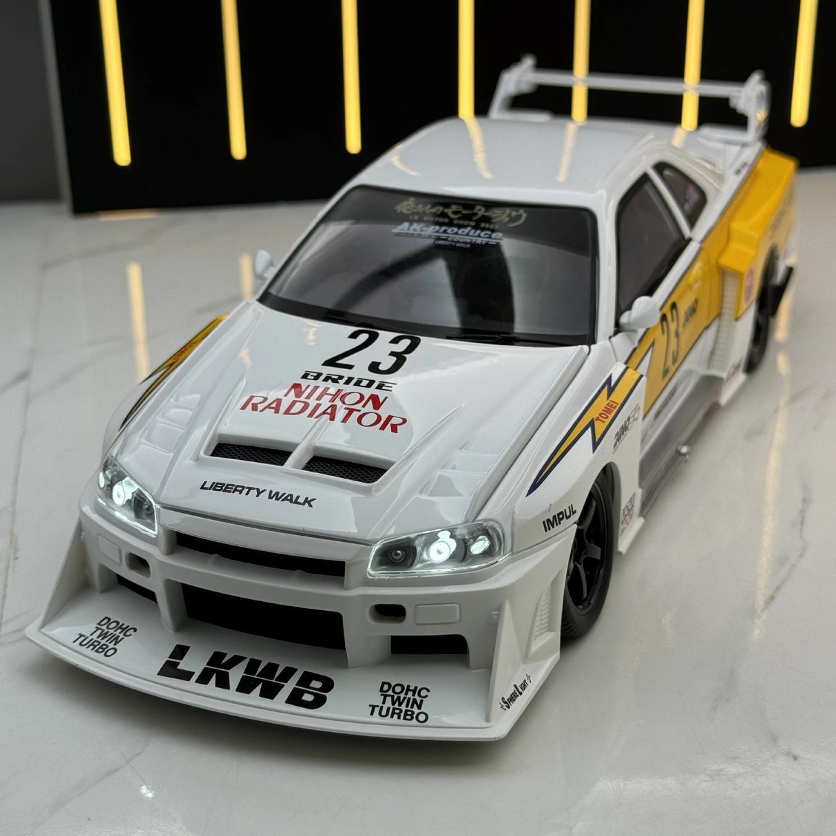 Nissan 1999 Skyline GT-R R34 LBWK wit #23 1:24 diecast displaymodel - aanzicht 3