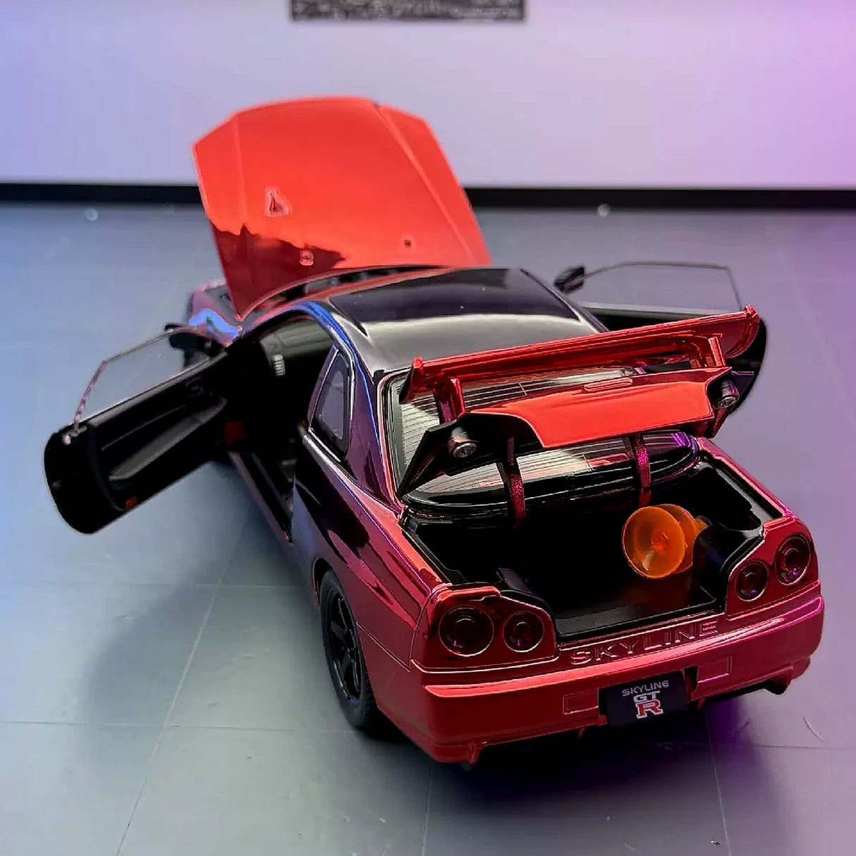Nissan 1999 Skyline GT-R R34 Metallic rood 1:24 – diecast displaymodel