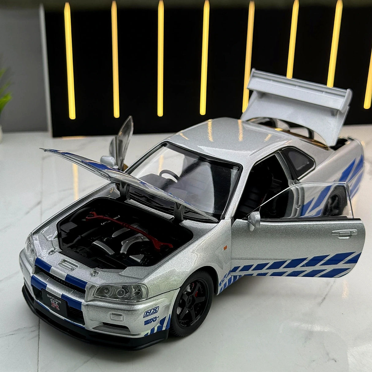 Nissan 1999 Skyline GT-R R34 zilver 1:24 – diecast displaymodel