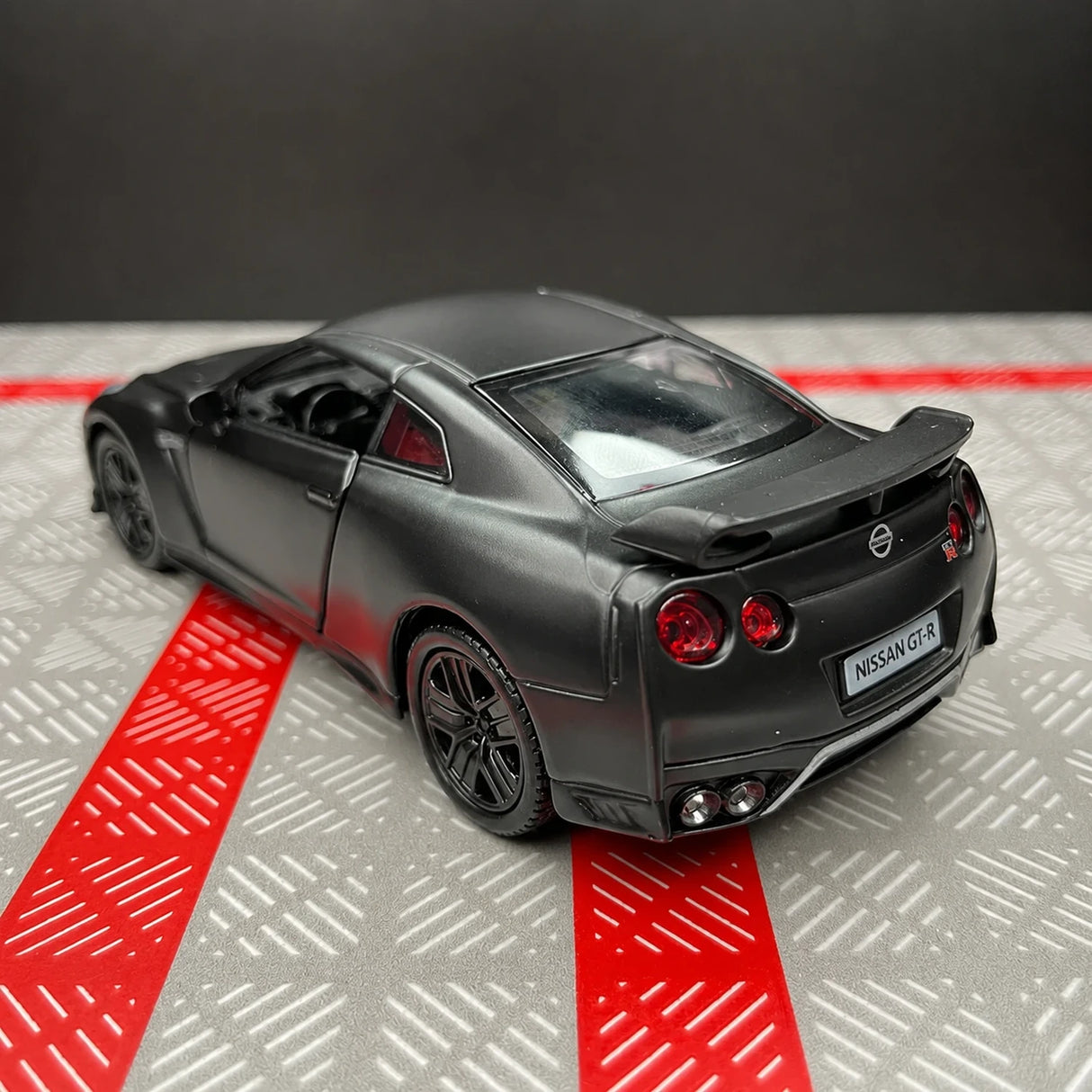 Nissan 2007 GT-R R35 Matte أسود 1:36 – نموذج عرض معدني مصبوب