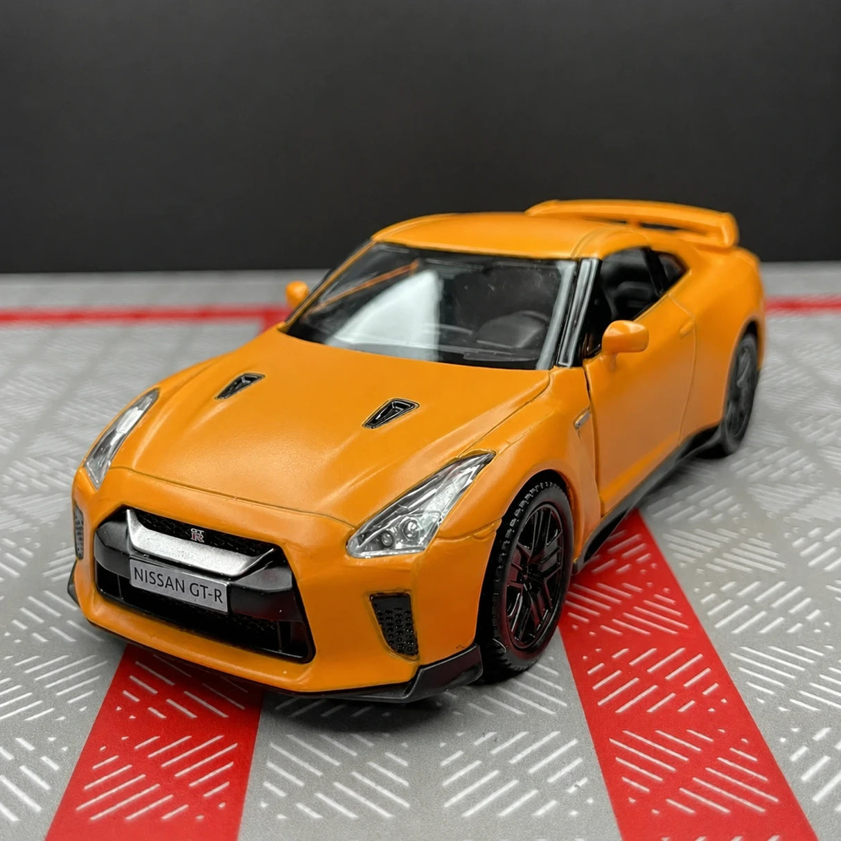 Nissan 2007 GT-R R35 برتقالي 1:36 – نموذج عرض معدني مصبوب