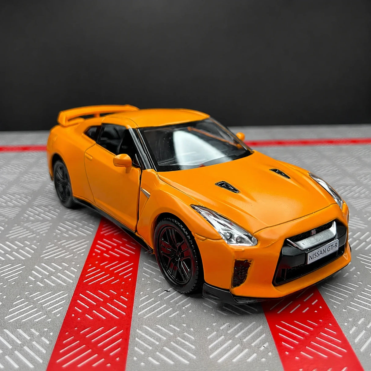 Nissan 2007 GT-R R35 برتقالي 1:36 – نموذج عرض معدني مصبوب