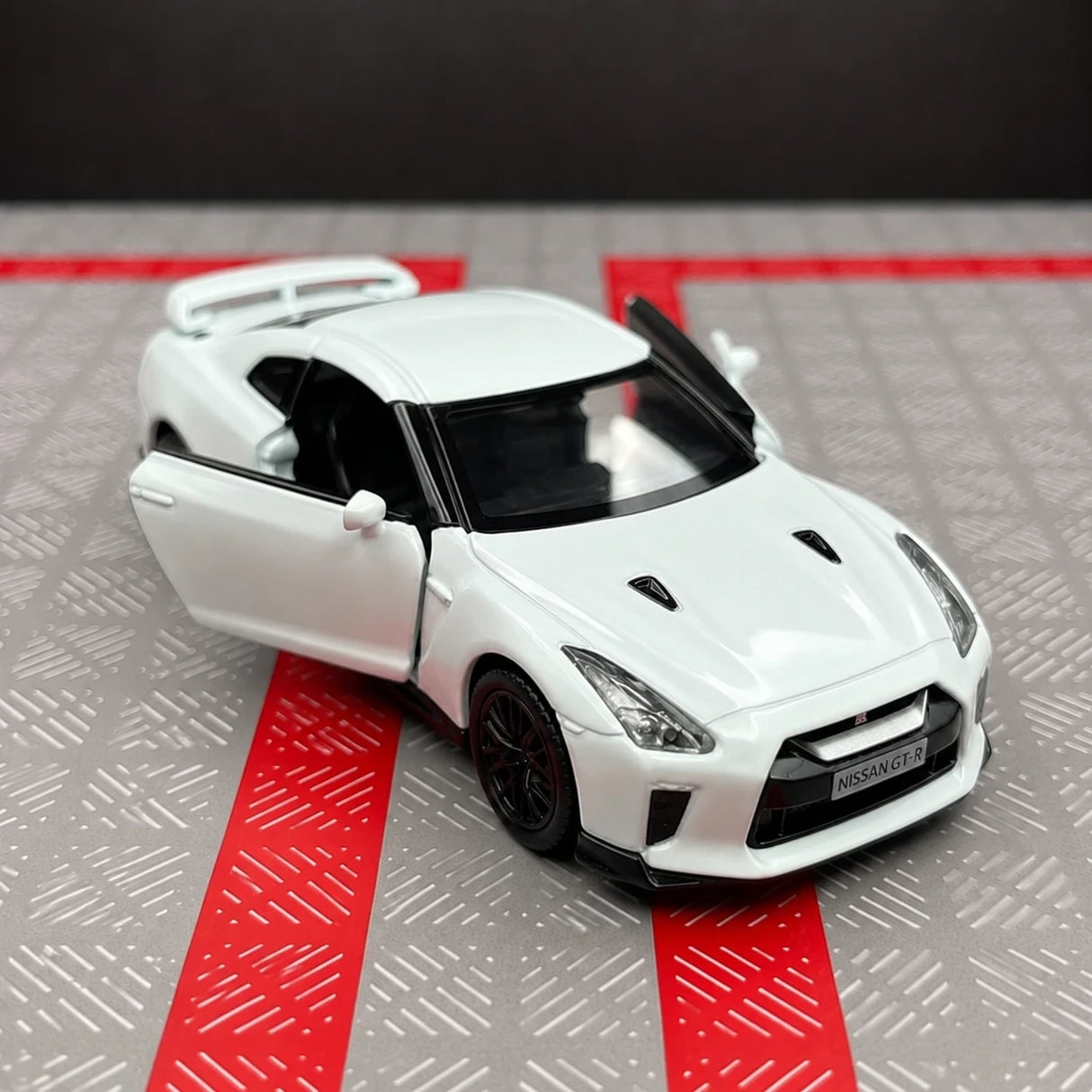 Nissan 2007 GT-R R35 أبيض 1:36 – نموذج عرض معدني مصبوب