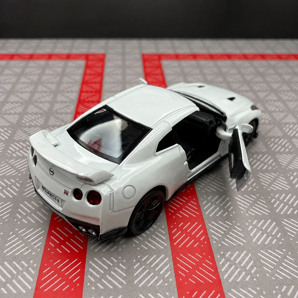 Nissan 2007 GT-R R35 أبيض 1:36 – نموذج عرض معدني مصبوب