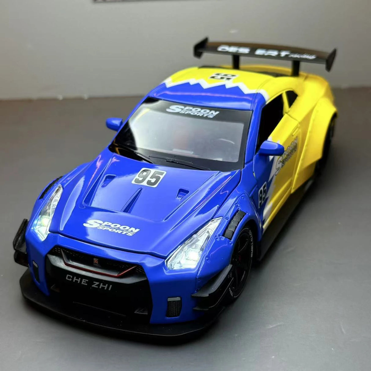 Nissan 2017 GT-R R35 blauw 1:24 – diecast displaymodel