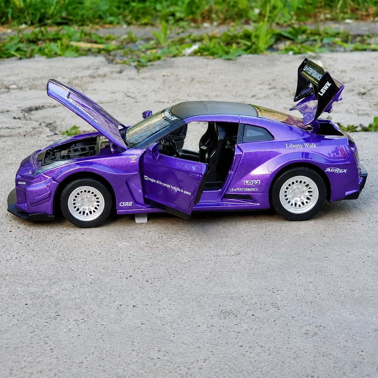 Nissan 2017 GT-R R35 LB Performance lila 1:32 – pressgjuten visningsmodell