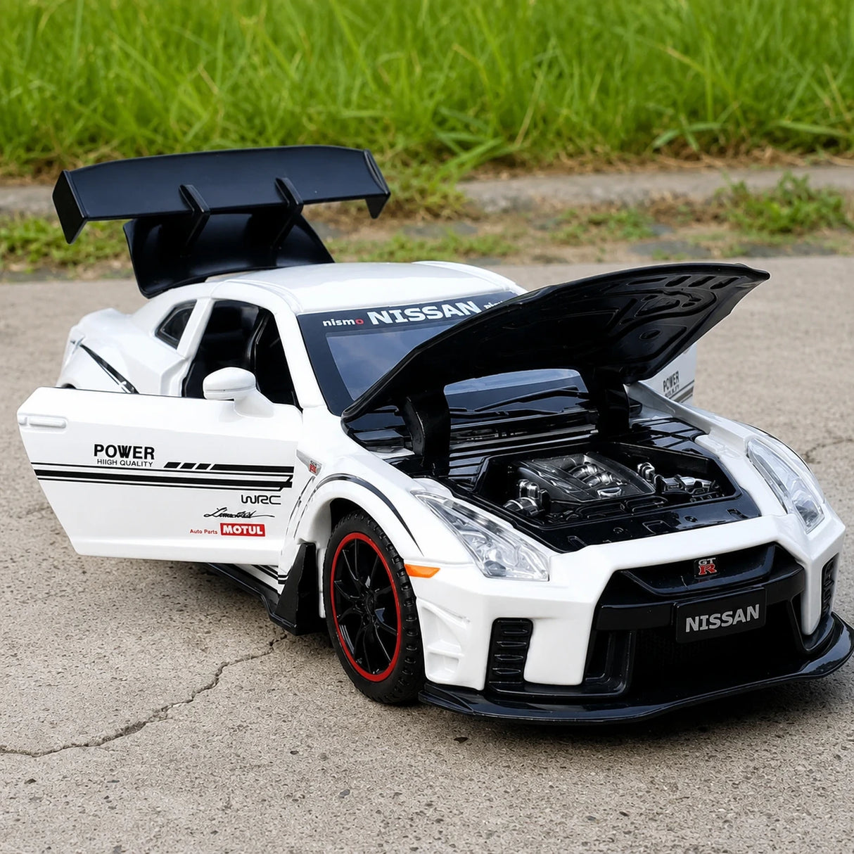 Nissan 2017 GT-R R35 Nismo Weiße 1:32 – Druckguss-Displaymodell in Druckguss