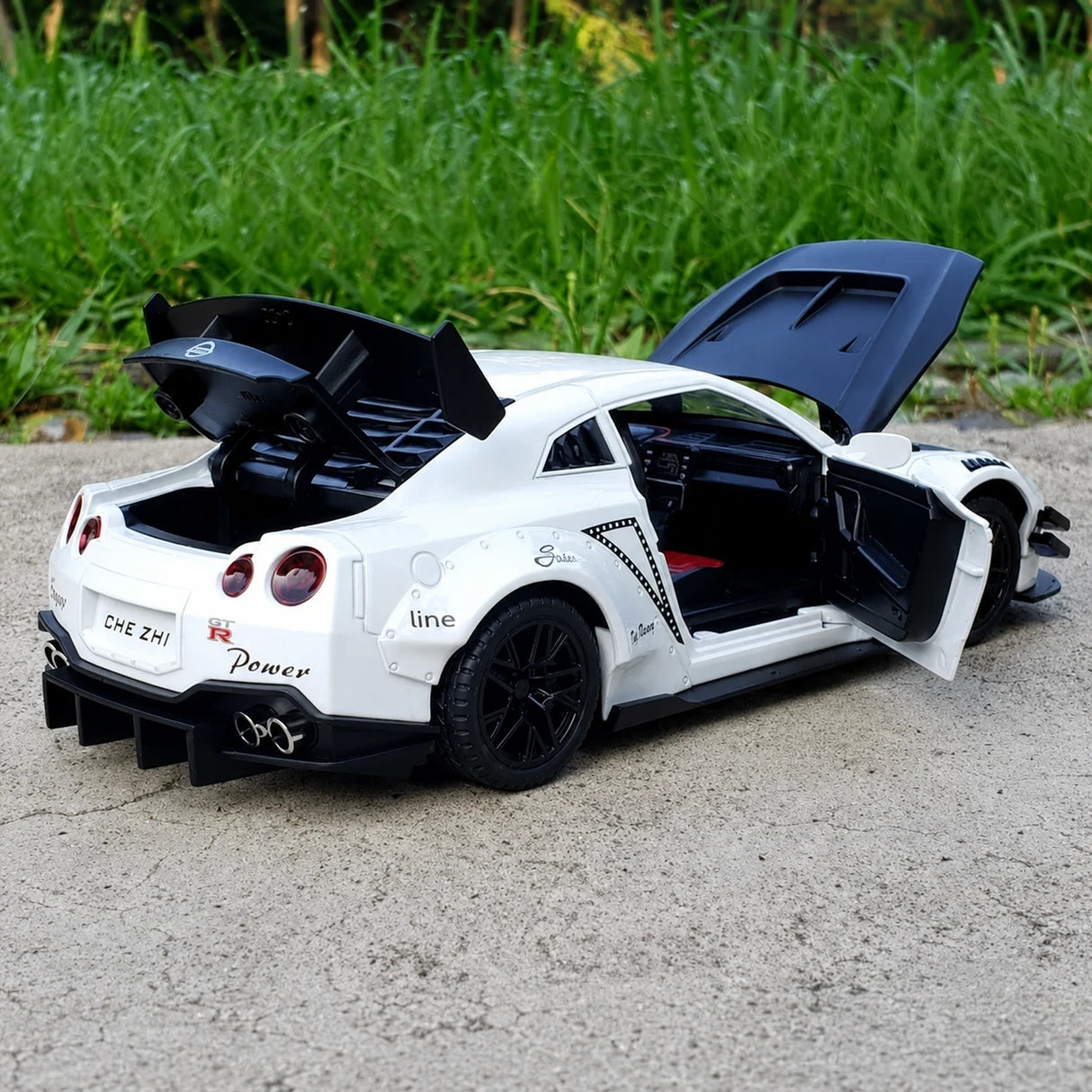 Nissan 2017 GT-R R35 wit 1:24 – diecast displaymodel