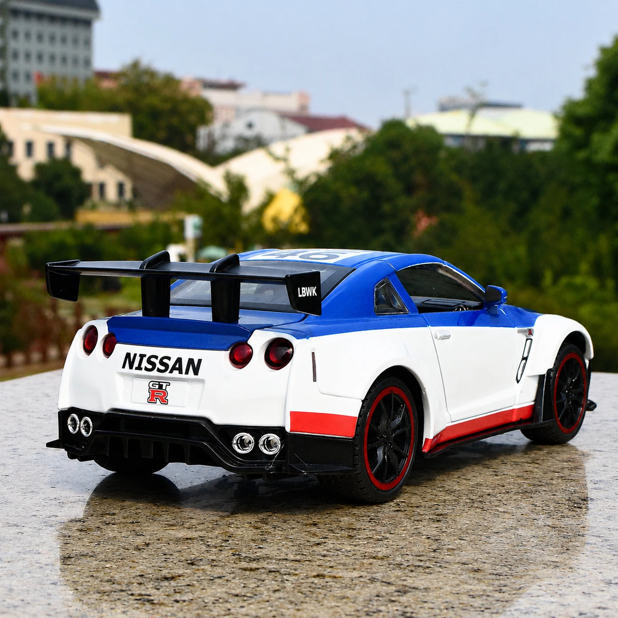Nissan 2017 GT-R R35 Widebody blauw #46 1:24 diecast displaymodel - aanzicht 3