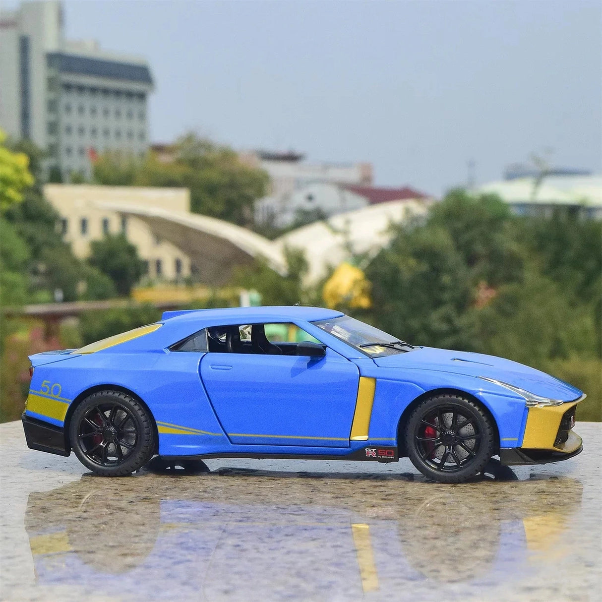 Nissan 2018 GT-R50 van Italdesign blauw 1:24 – diecast displaymodel