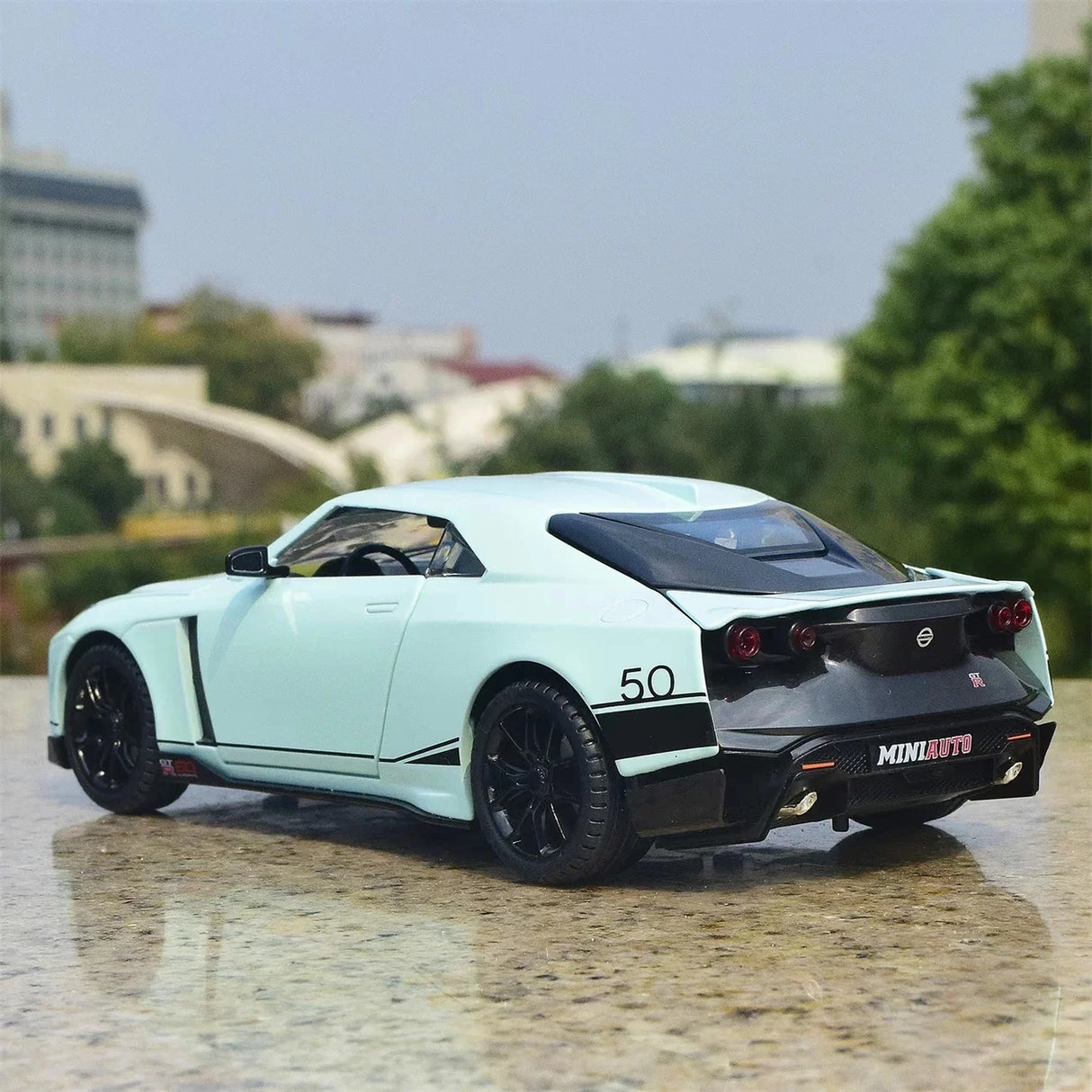 Nissan 2018 GT-R50 van Italdesign groen 1:24 – diecast displaymodel