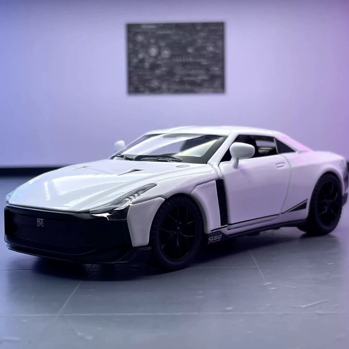 Nissan 2018 GT-R50 von Italdesign White 1:32 – Druckguss-Display-Modell in Druckguss