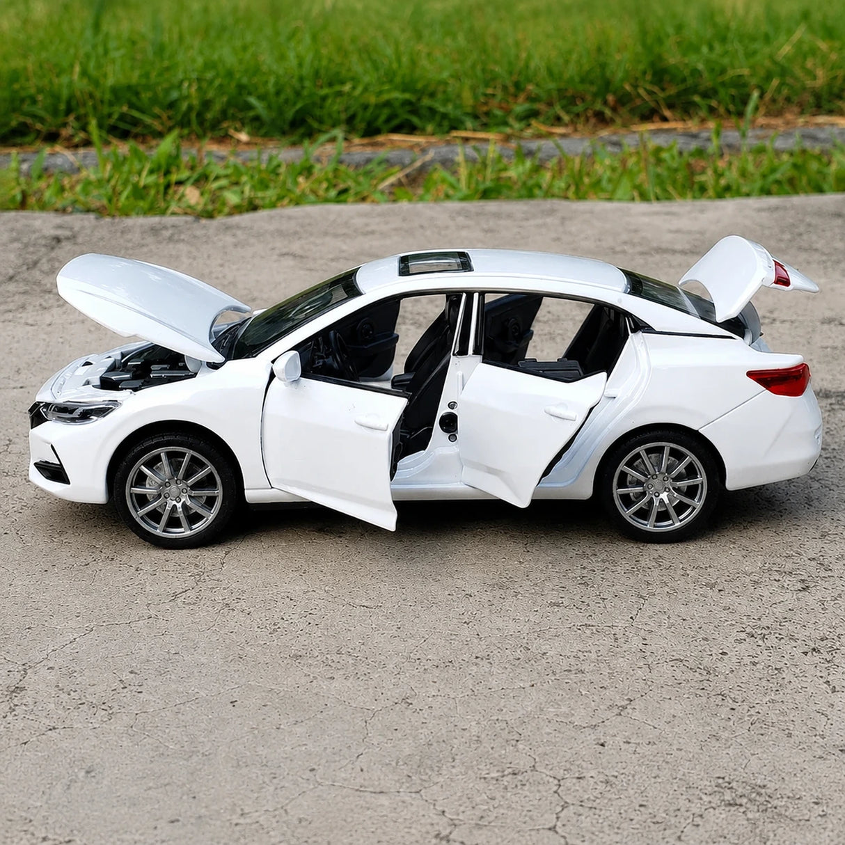 Nissan 2020 Sylphy White 1:32 – Druckguss-Display-Modell in Druckguss