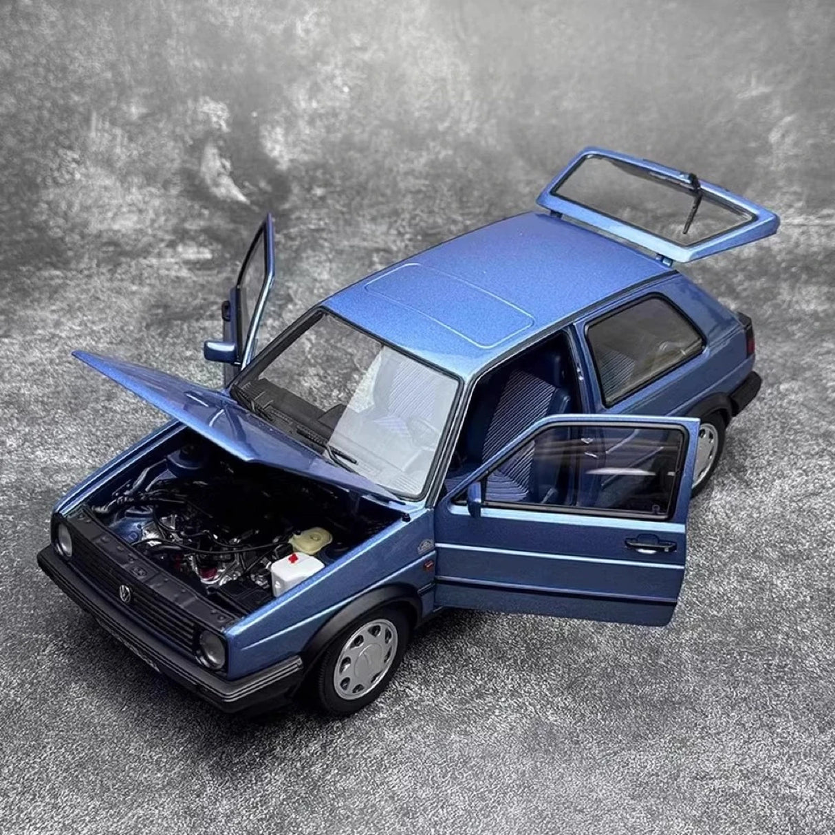 Norev Volkswagen 1988 Golf Blue 1:18 – راتنج نموذجي قابل للجمع