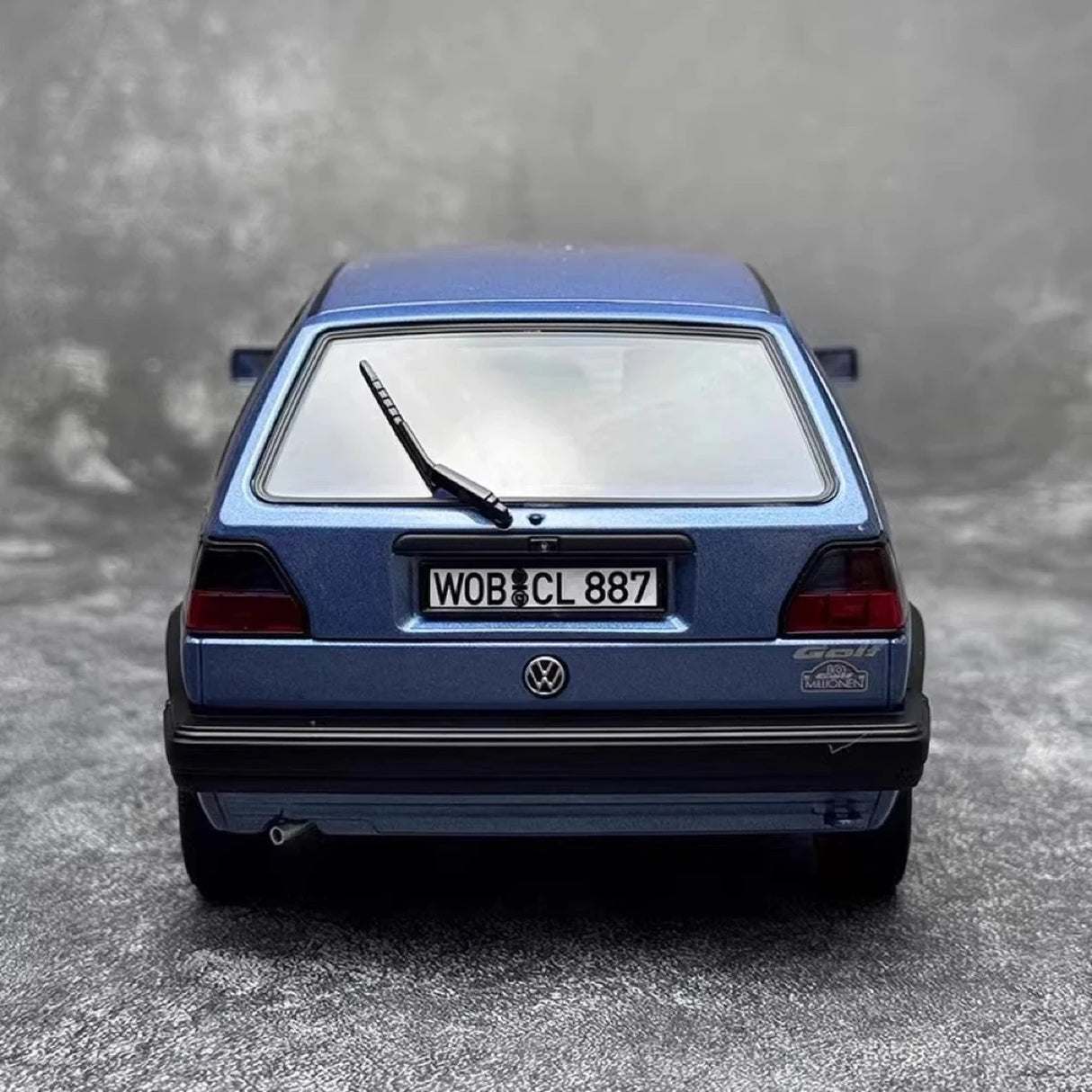 Norev Volkswagen 1988 Golf Blue 1:18 – راتنج نموذجي قابل للجمع