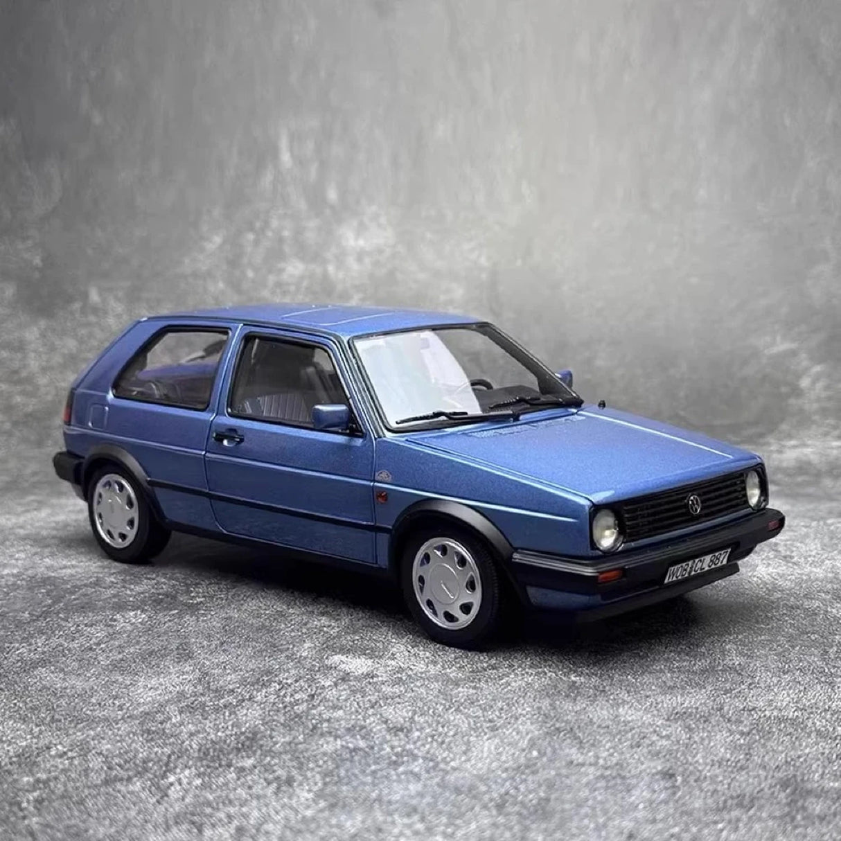 Norev Volkswagen 1988 Golf Blue 1:18 – راتنج نموذجي قابل للجمع