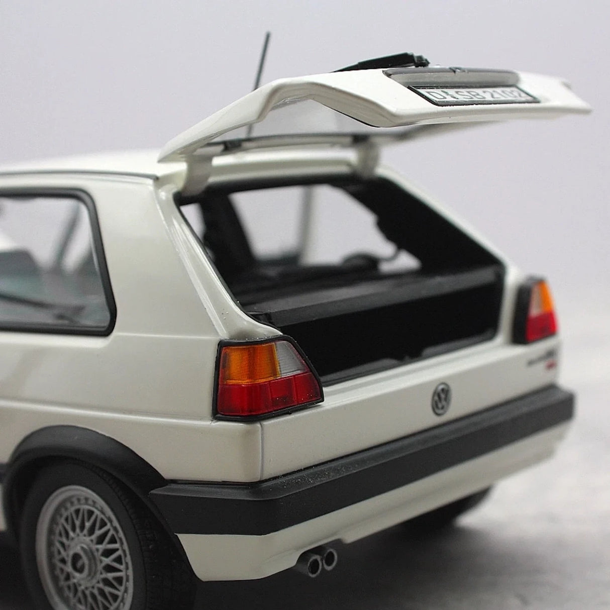 Norev Volkswagen 1990 Golf GTI G60 White 1:18 – Collectible Resin Model Resin