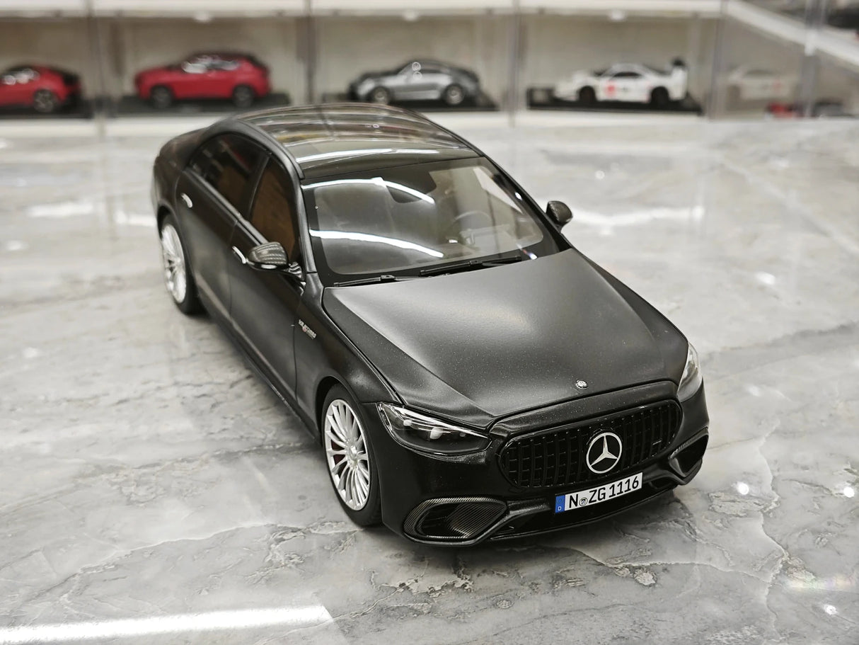 NZG Mercedes-AMG 2023 S 63 E Performance V223 Nightblack Magno 1:18 – Druckguss-Sammlermodell
