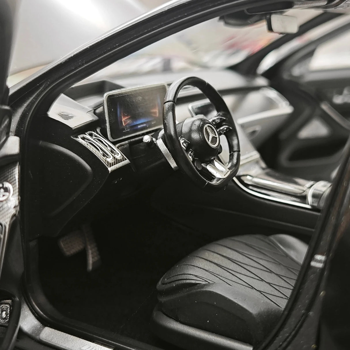 NZG Mercedes-AMG 2023 S 63 E Performance V223 Nightblack Magno 1:18 – Druckguss-Sammlermodell
