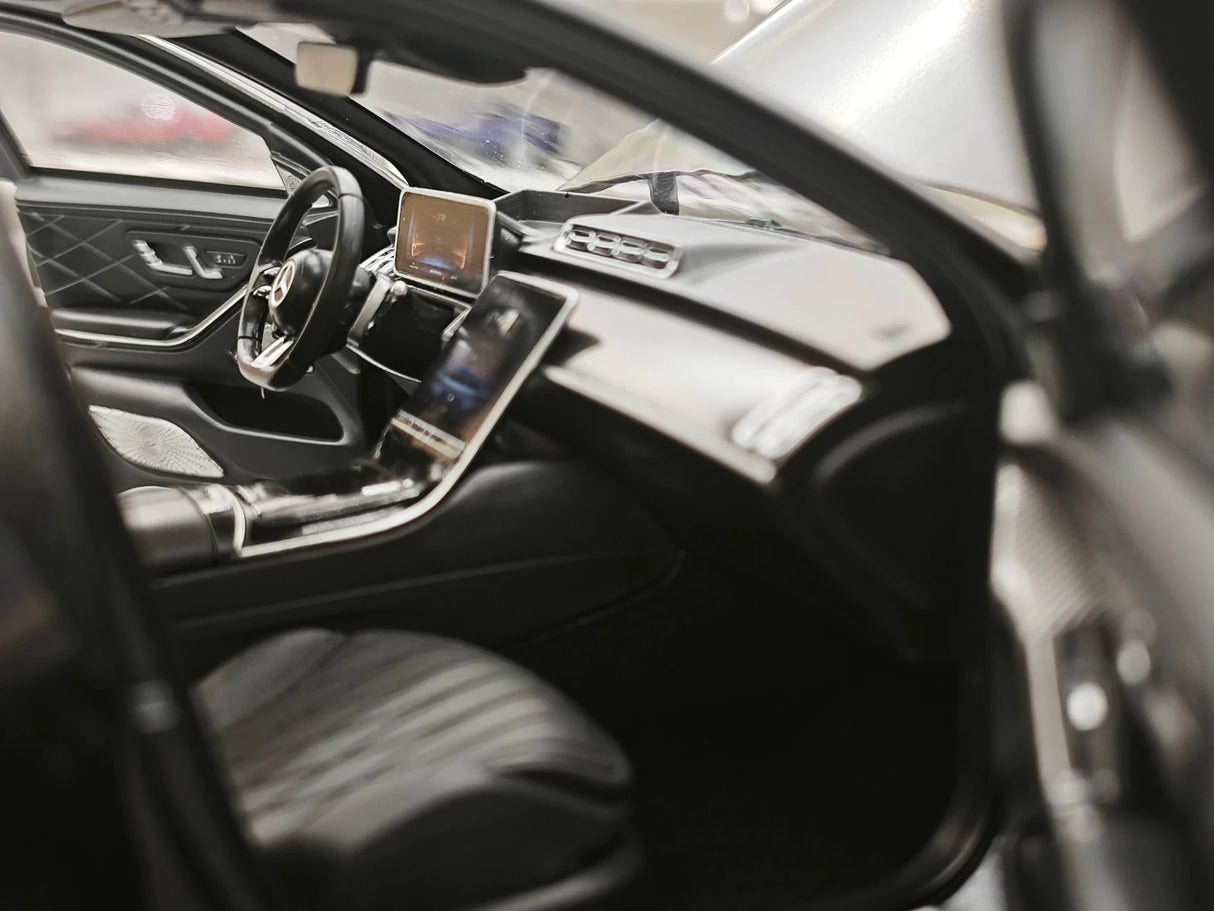 NZG Mercedes-AMG 2023 S 63 E Performance V223 Nightblack Magno 1:18 – Druckguss-Sammlermodell